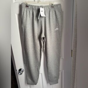 NWT! Women's Nike Sportswear Club Fleece Midrise Joggers, size large